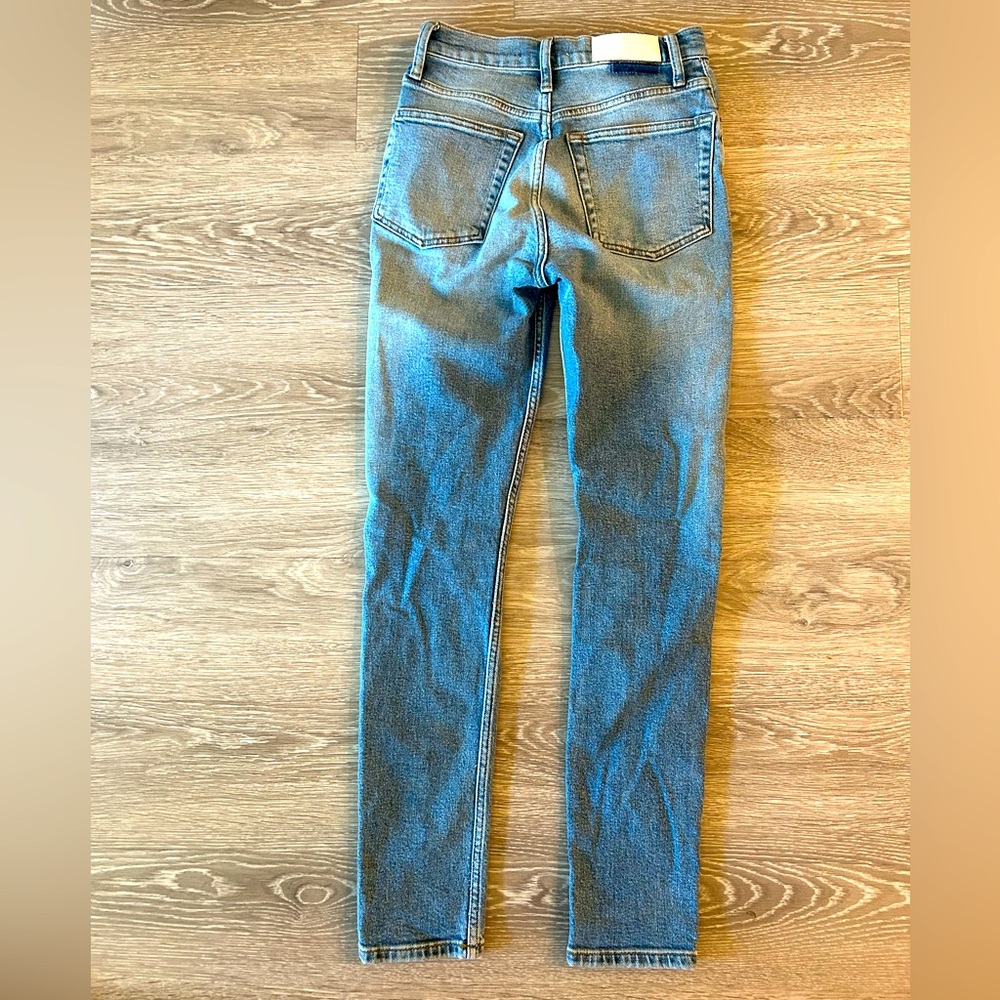 Re/done jeans! Stretch with distressed knees!